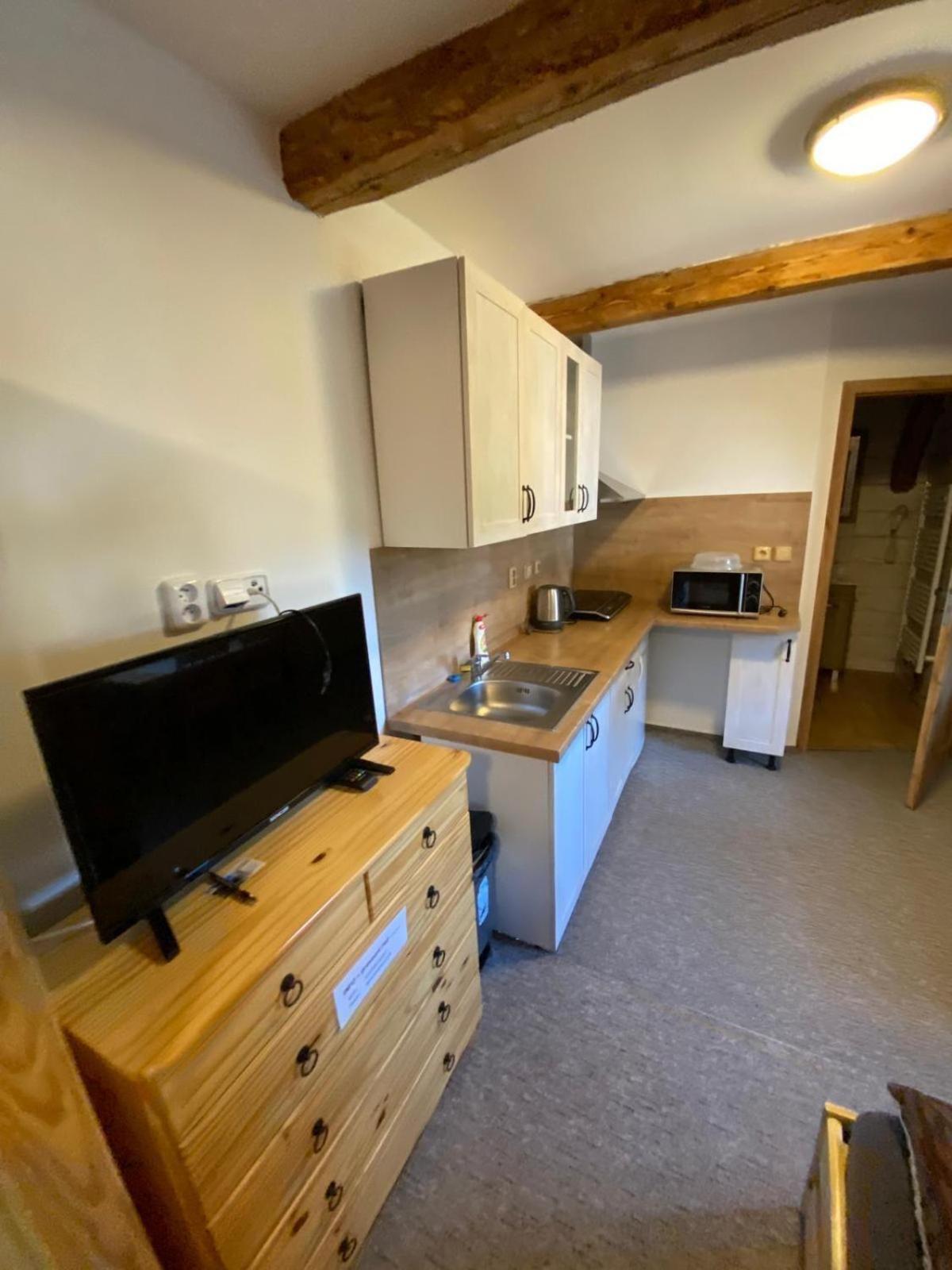 Apartman Na Statku Cerveny Kostelec Ngoại thất bức ảnh